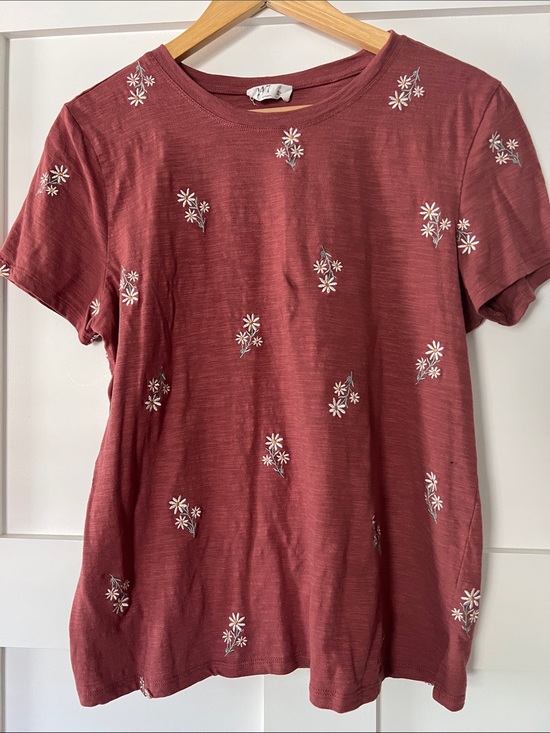 Maurices Tops - Maurices 24/7 Embroidered Daisy Tee